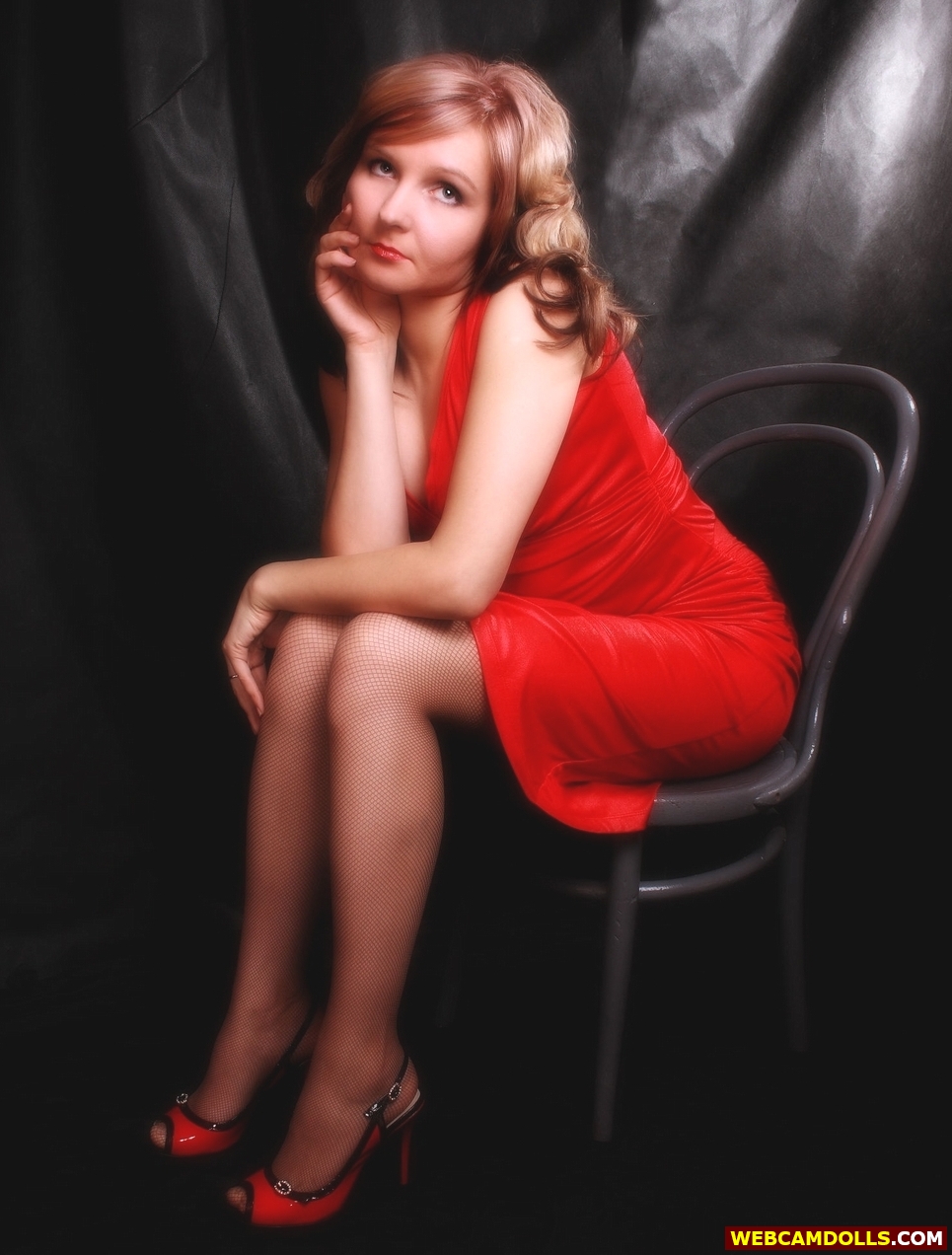 Blonde MILF in Tan Fishnet Pantyhose and Red Short Dress on Webcamdolls